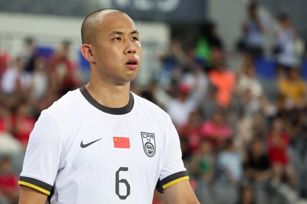 锁定主力⁉️黄政宇、高天意连续两场首发，搭档国足双后腰