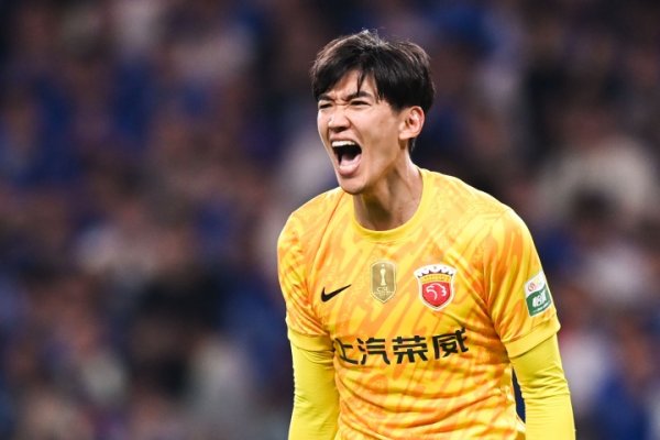 封神之战！颜骏凌本场对申花贡献6次扑救，其中3次扑出必进球